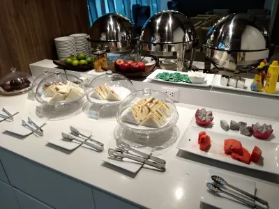 Priority Pass vs Lounge Key : Complimentary food options at a Priority Pass. lounge in Bangkok