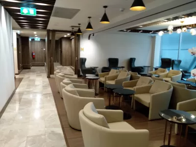 Priority Pass vs Lounge Key : Kursi nyaman di lounge pass prioritas di bandara Bangkok